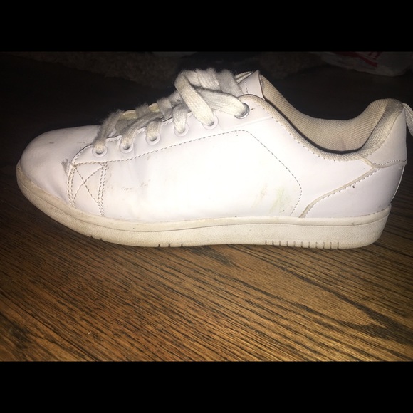 White shoes - Picture 1 of 3